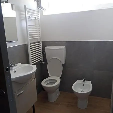 Bed and breakfast Elena 3 Via Emilia Ovest 347 3*