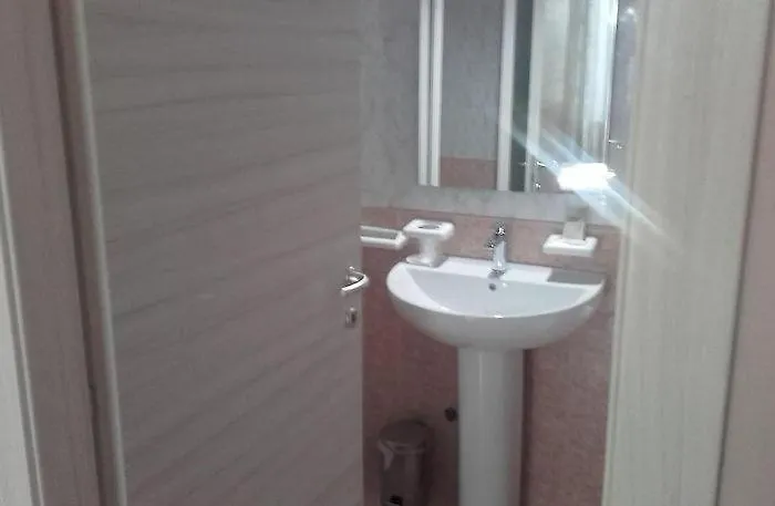 Elena 3 Via Emilia Ovest 347 ベッド・アンド・ブレックファスト